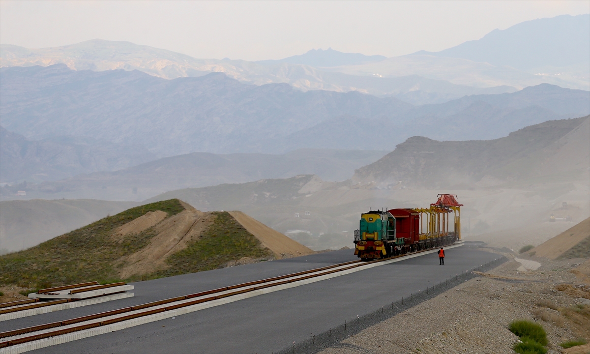 ZENGEZUR KORİDORU &Ccedil;ER&Ccedil;EVESİNDE YAŞANAN GELİŞMELER; B&Ouml;LGENİN TARİHİ &Uuml;ZERİNE GENEL DEĞERLENDİRMELER